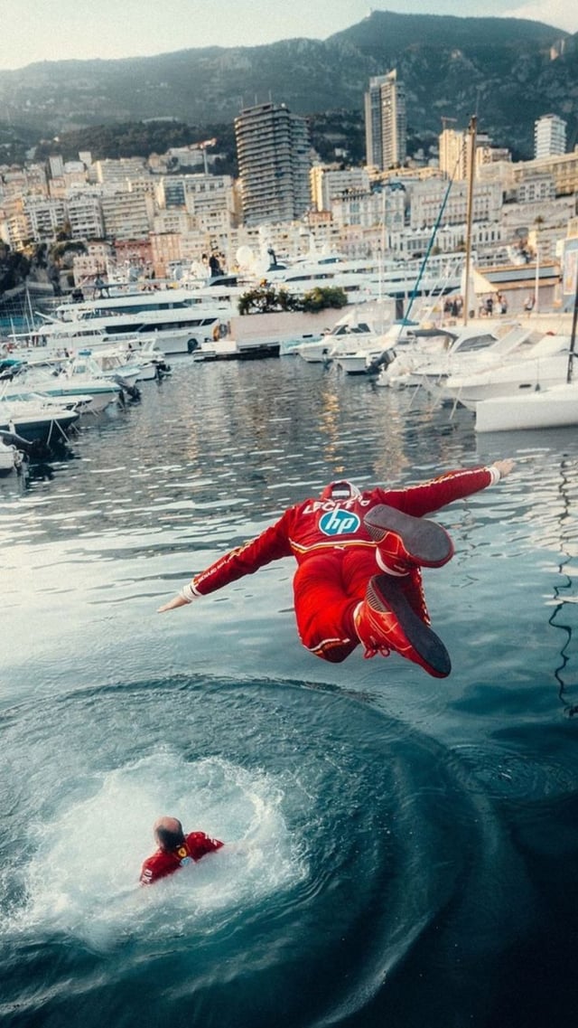 Immagine del pilota Ferrari in azione durante un Gran Premio